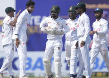 পাল্টে গেল গল টেস্টের দৃশ্যপট!