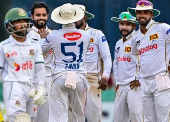 ব্যাটিংয়ে ভয়াবহ ব্যর্থতা, ইনিংস হারের মুখে বাংলাদেশ