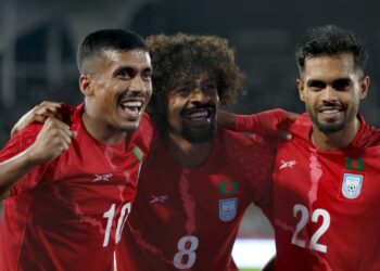 স্টেডিয়ামের হৃদস্পন্দনে ফিরে এলো ফুটবল