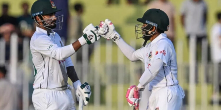 গলে ছন্দে মুশফিক-লিটন, বৃষ্টি নামতেই ভাঙল বাংলাদেশের তাল!