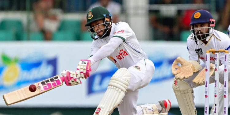 ব্যাটিং ভরাডুবিতেই প্রথম দিনে বড় বিপদ বাংলাদেশের