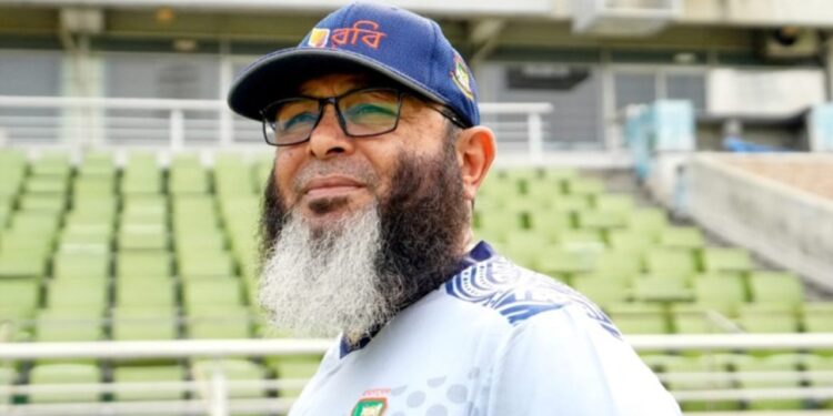 টেস্ট সিরিজে ছুটিতে বাংলাদেশের স্পিন কোচ মুশতাক