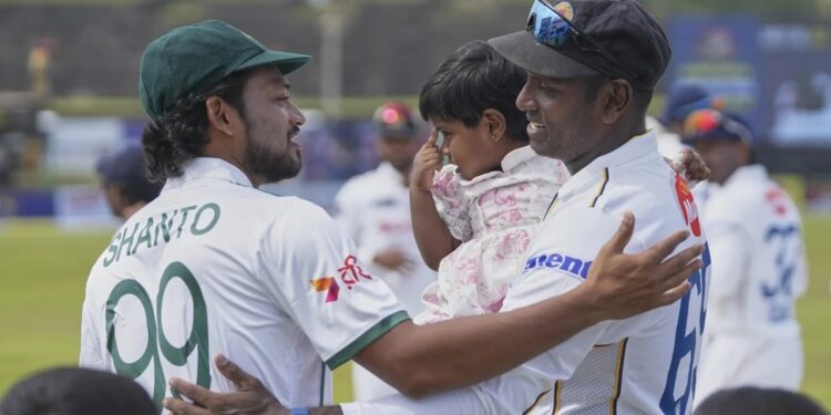দ্রুত ৩ উইকেট হারানোর পর চাপ সামলালেন শান্ত-মুশফিক