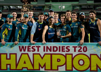 ক্যারিবিয়ান রোদে অজিদের হাসতে হাসতেই ইতিহাস!