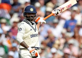 ব্যাট হাতে জবাব, পায়ে বিতর্ক-জাদেজার এজবাস্টন নাটক!