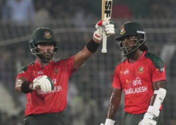 ছক্কার জোয়ারে ছন্দে বাংলাদেশ