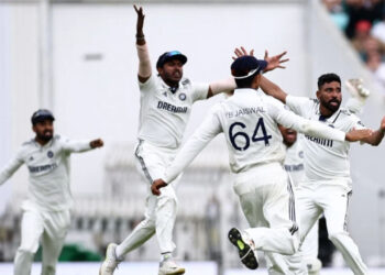 পেস ঝড়ে রূপকথার জয় ভারতের