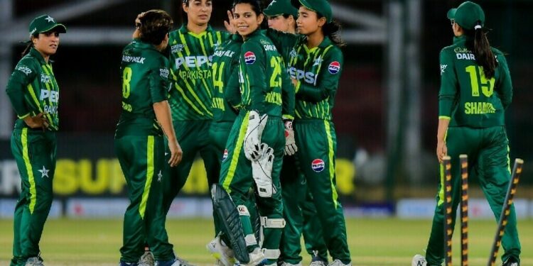 নারী ক্রিকেটারদের বেতন একলাফে ৫০ শতাংশ বাড়াল পাকিস্তান