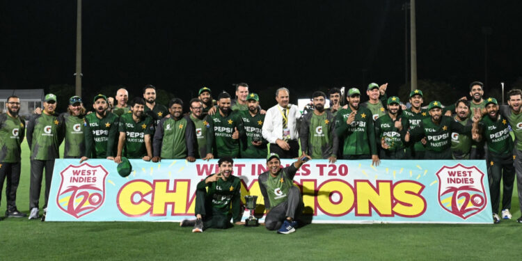 সিরিজ জয়ের দিনে ব্যাট-বলে জ্বলে উঠল পাকিস্তান