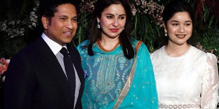 নিজের পরিচয়ে আলোকিত শচীন কন্যা সারা