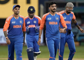 পাকিস্তানকে উড়িয়ে দিল ভারত, কিন্তু সৌজন্যবোধে উত্তপ্ত ম্যাচ-পরবর্তী পরিস্থিতি