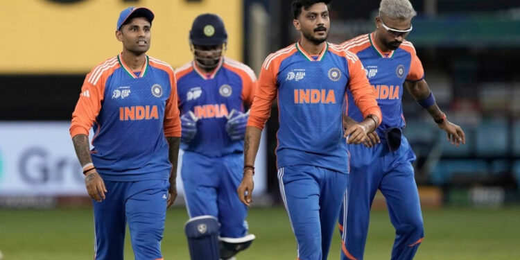 পাকিস্তানকে উড়িয়ে দিল ভারত, কিন্তু সৌজন্যবোধে উত্তপ্ত ম্যাচ-পরবর্তী পরিস্থিতি