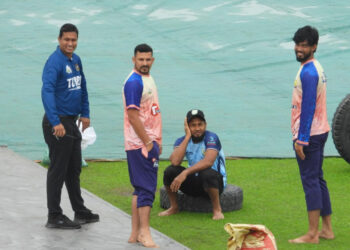 বৃষ্টি আর মাঠের দুরবস্থায় ভেসে যাচ্ছে রাজশাহীতে এনসিএল