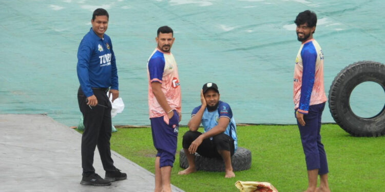 বৃষ্টি আর মাঠের দুরবস্থায় ভেসে যাচ্ছে রাজশাহীতে এনসিএল