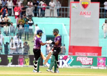 সাব্বিরের পুরোনো ম্যাজিক, মাহফিজুলের দুর্দান্ত অভিষেক