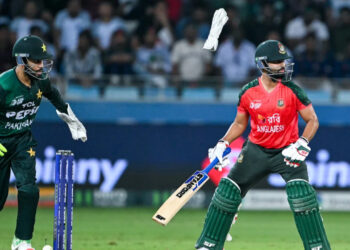 ছক্কা মারতে জানি, কিন্তু জুটি গড়তে পারি না: হতাশ বাংলাদেশ কোচ