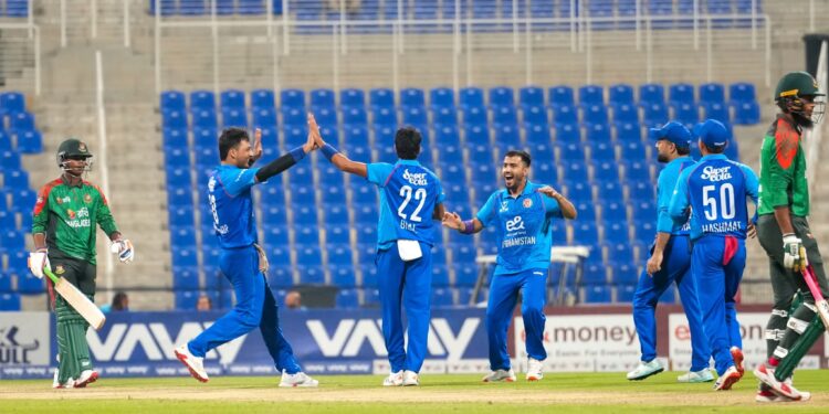 ৯৩ রানে গুটিয়ে ২০০ রানে হার, ওয়ানডেতে নতুন হতাশার গল্প লিখল বাংলাদেশ!