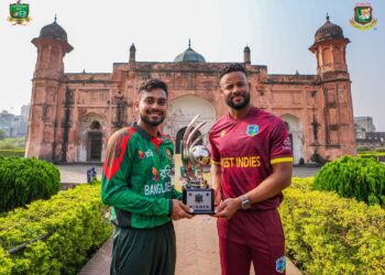 ইতিহাসের মাঝে ক্রিকেট, লালবাগ কেল্লায় মিরাজ-হোপের  ট্রফি উন্মোচন