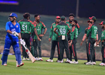 নবীর ঝড়ে আফগানদের ২৯৩, বাংলাদেশের সামনে কঠিন লক্ষ্য