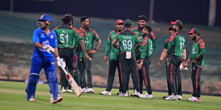 নবীর ঝড়ে আফগানদের ২৯৩, বাংলাদেশের সামনে কঠিন লক্ষ্য