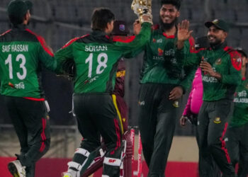 সুপার ওভারে হার, রোমাঞ্চের লড়াইয়ে শেষ হাসি উইন্ডিজের