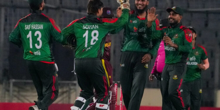 সুপার ওভারে হার, রোমাঞ্চের লড়াইয়ে শেষ হাসি উইন্ডিজের