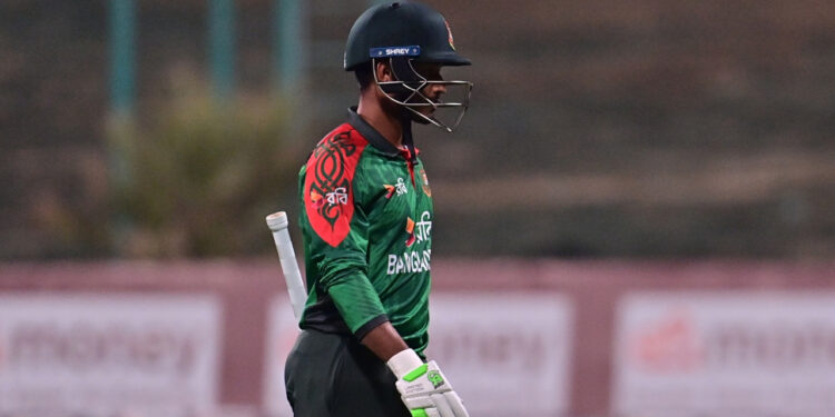 বাংলাদেশের ব্যাটিং বিপর্যয়ের কারণ জানালেন মুশতাক