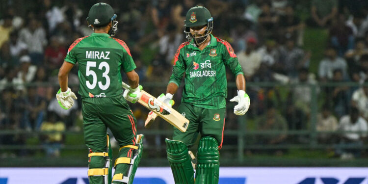 হৃদয়-মিরাজের লড়াই, বাংলাদেশ থামল ২২১ রানে