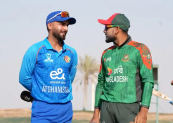 টস হেরে শুরুতে বল হাতে বাংলাদেশ, দলে দুই পরিবর্তন