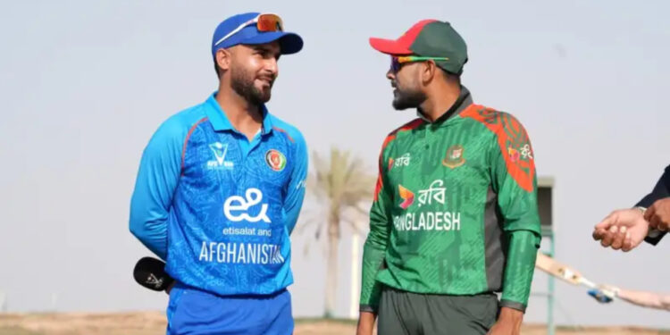 টস হেরে শুরুতে বল হাতে বাংলাদেশ, দলে দুই পরিবর্তন