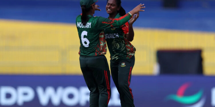 পাকিস্তানকে কম রানেই থামাল বাংলাদেশ