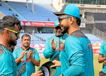 মাহদিুলের অভিষেক, ব্যাটিংয়ে নামা বাংলাদেশ একাদশে সৌম্য