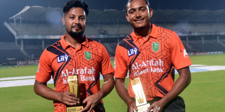 অভিষেক-নাহিদুলের ম্যাজিক, শেষের ঝড়ে ফাইনালে খুলনা