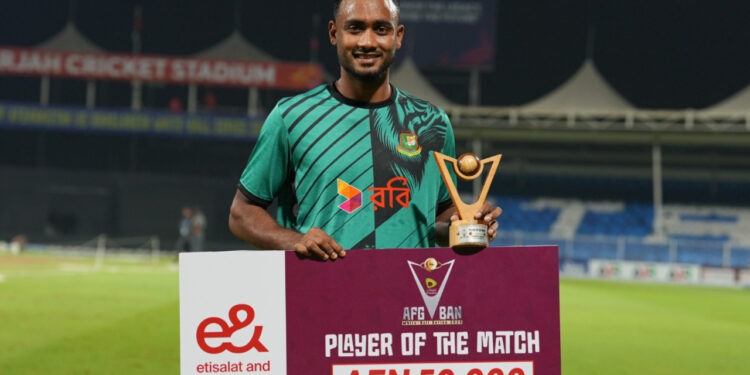 মাঠে জয়ের আনন্দ, ম্যাচসেরা হয়ে দাাঁড়লেন অসহায়দের পাশে