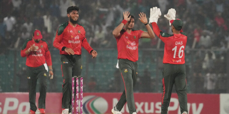 শেষের ঝড়ে বাংলাদেশকে চাপে ফেলল উইন্ডিজ