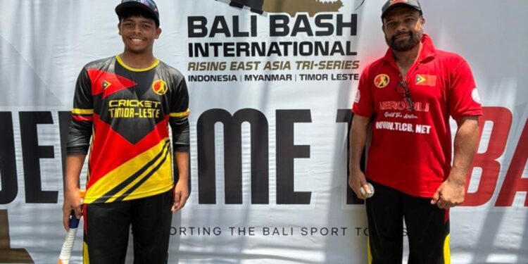 আন্তর্জাতিক ক্রিকেটে প্রথমবার একসঙ্গে বাবা-ছেলে