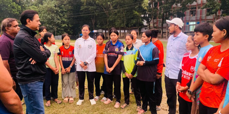 বান্দরবান থেকে কাজ শুরু করলেন আসিফ আকবর