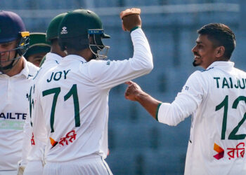 মুশফিকের শততম টেস্টে হাসল বাংলাদেশ