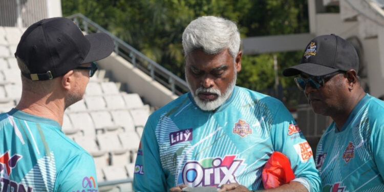 সিলেটে ভয়াবহ ঘটনা, মাঠেই লুটিয়ে পড়লেন ঢাকার কোচ!