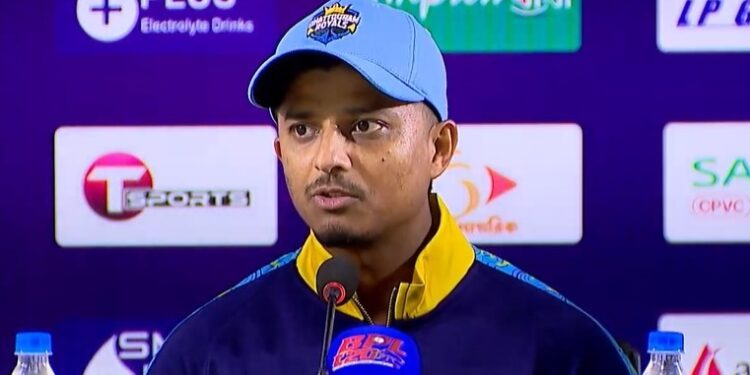 মাঠের বাইরে প্রশ্ন, মাঠে ভেতরে উত্তর!