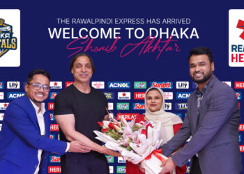 নতুন পরিচয়ে ঢাকায় পা রাখলেন শোয়েব