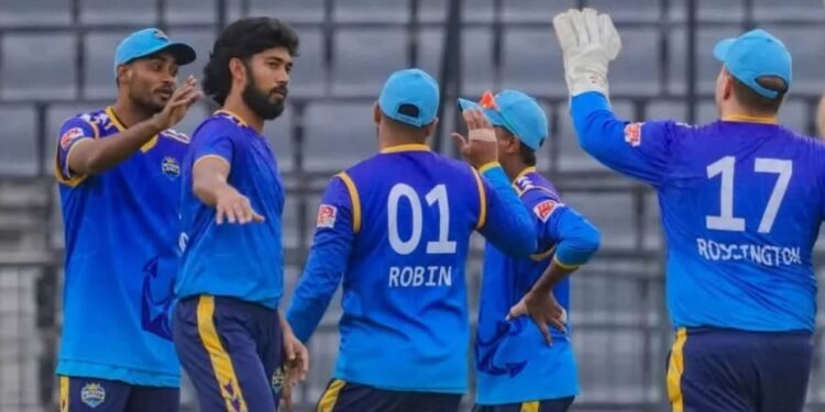 ওপেনারদের তাণ্ডবে ঢাকাকে উড়িয়ে দিল চট্টগ্রাম