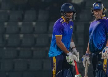 মেয়ার্সের ঝড়ো হাফ সেঞ্চুরি, মাহমুদউল্লাহর দৃঢ়তায় রংপুরের টানা জয়