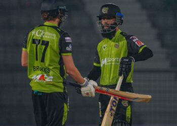 মঈনের ঝড়ো ওভারেই ম্যাচের মোড়, ঢাকাকে হারিয়ে তিনে সিলেট