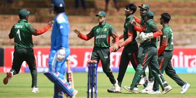 বৃষ্টির নাটকে শেষ হাসি ভারতের, শুরুতেই হোঁচট খেল বাংলাদেশ
