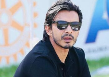 সরে দাঁড়ালেন ইশতিয়াক সাদেক, বিসিবিতে ভাঙনের শঙ্কা!