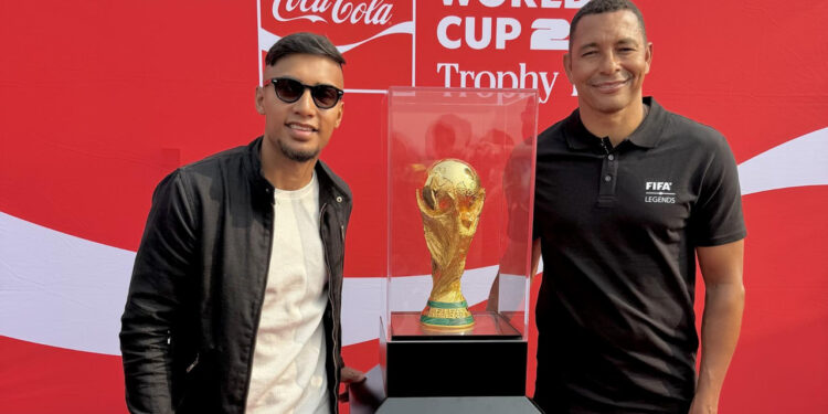 ২০২৬ বিশ্বকাপের ডাক নিয়ে রাজধানীতে ফিফা ট্রফি