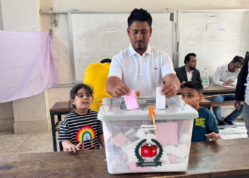 ব্যালটে ভবিষ্যৎ নির্ধারণ, ভোটকেন্দ্রে ক্রীড়াতারকারা