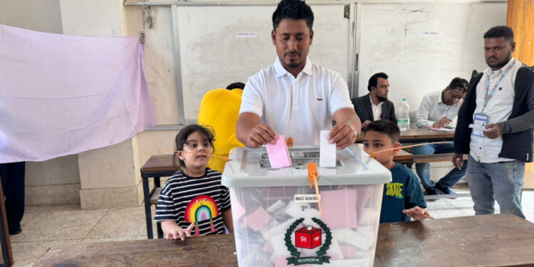 ব্যালটে ভবিষ্যৎ নির্ধারণ, ভোটকেন্দ্রে ক্রীড়াতারকারা