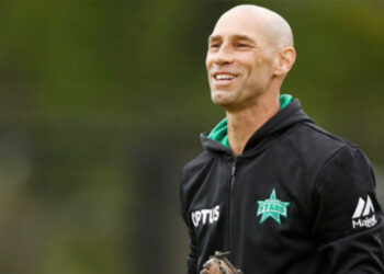 ডেভিড হেম্পের সঙ্গে চুক্তি নবায়ন করছে বিসিবি